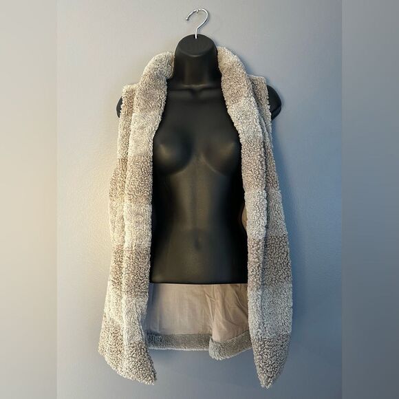 Faux Fur Sherpa Vest - Dylan Los Angeles - XS - Picture 3 of 12